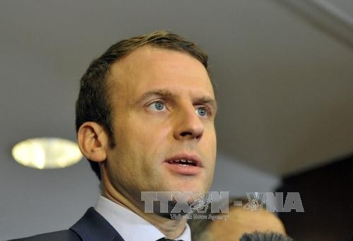Präsidentschaftskandidat Emmanuel Macron diskutiert mit britischer Premierministerin über Brexit - ảnh 1